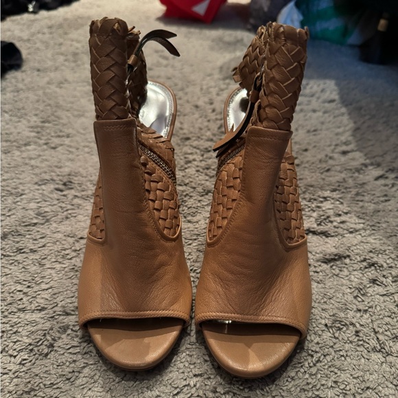 Coach Heels - Picture 2 of 7